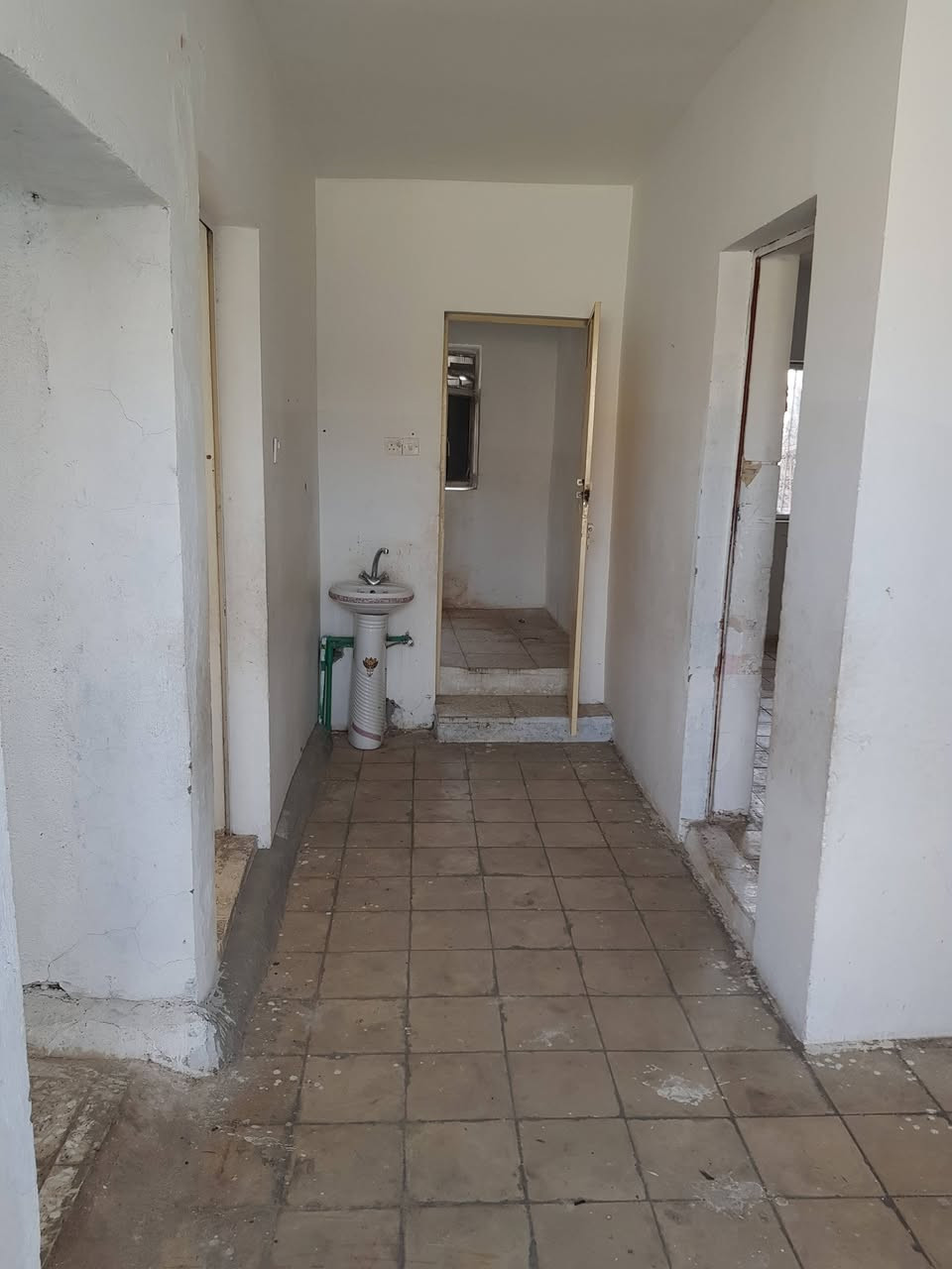 👈اليجار 👉بيت 190 متر قاطين👈  قاط جوه مجر👉👈 وقاط الفوك اليجار 👉غرفه نوم وستقبال ومطبخ وحمام وتواليت مشترك  ساحه جبيره بي وسطح فوك وبيتونه جاهز البيت ماي كهرباء مجاري ريسيه تبليط يجاره  👈منطقت بوب الشام بلفحامه 👉قريب ع شارع العام ع مدارس قريب مكان يخبل  المو من المنطقه راح اوصفله العنوان بغداد منطقت بوب الشام جاي من القوس ع يدك اليمنه قريب ع مدرست الحريه البيت مصوره مقطع فيديو كامل تعال خاص خاص وشوفه وشوف المنطقه شكد حلوه وناس طيبه اتصال برقمي او خاص *********** واتساب 👉
