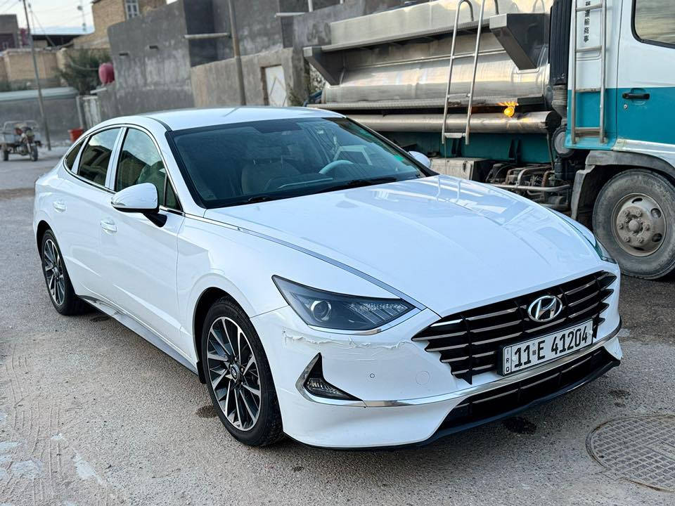 السلام عليكم
سوناتا 2023 خليجي اصل ( كتابه عربي ) 
ماشيه 100  km
فول مواصفات (( عدا البنوراما ))
 
بصمه
بردات خلفيه 
حساس مطر 
سايد بريك بصمه
صندوق ذكي 
ترحيب عند الاقتراب 
كامرا خلفيه
شاحن وايرلس 
تشغيل عن بعد 
شاشه كار بلي
شاشه تبريد
مري شفط 
5 انظمه قياده 
( Normal, Eco,Sport,Smart,Custom)
ويل 18
مكينه ٢٥٠٠  Mpi
حساسات خلفيه واماميه
تخم تايرات قبل كم يوم وشرط ياباني اصلي 
السبير المقدس ( ما نازل )
بيه بارد بالصندوك كد شبر فقط   بدون ضربه بدون تعديل بدون تبديل 
السياره استخدام شخصي
سياره على وضع الشركه ومي الشركه بيها
السياره رقم بغداد بسمي 
مكاني بصره / قضاء المدينه 
السعر 200 وبيه مجال 
      ***********
