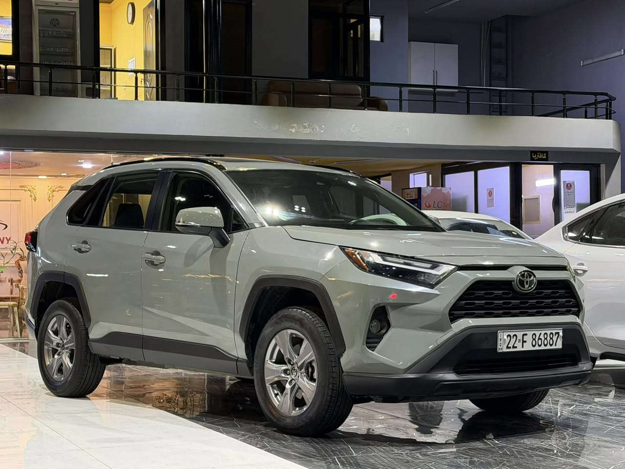 السلام عليكم
 نوع سيارة : تویوتا راف٤
موديل : ٢٠٢٢
لون : سمنتي مرغوب ✅
ماشية : ٣٧ الف 
حجم محرك : ٢.٥ - ٤ سلندر بنزين
٣ نظام ((ايكو-نورمال-سبورت))
مواصفات : XLE ((فتحة سقف-كشن كهرباي-بصمة-شاشة -كاميرا-بلاجكتور-صندوق شفط-تبريد مركزي-خط مسار-تحكمات ستيرن-مرايات رادار-Auto start))
سيارة وارد امريكي : بدون صبغ ✅
بدون ارباك✅
مكانين تعديل بارد  رقم شاصي موجود
كير-محرك-كهرباي-صدر
تحويل غرامة كل شرط
مكان : اربيل شارع ١٠٠ م 
معرض ريبوار سالار
***********
سعر : ٢٤٠ ورقة 
2T3W1RFV8NW190633
