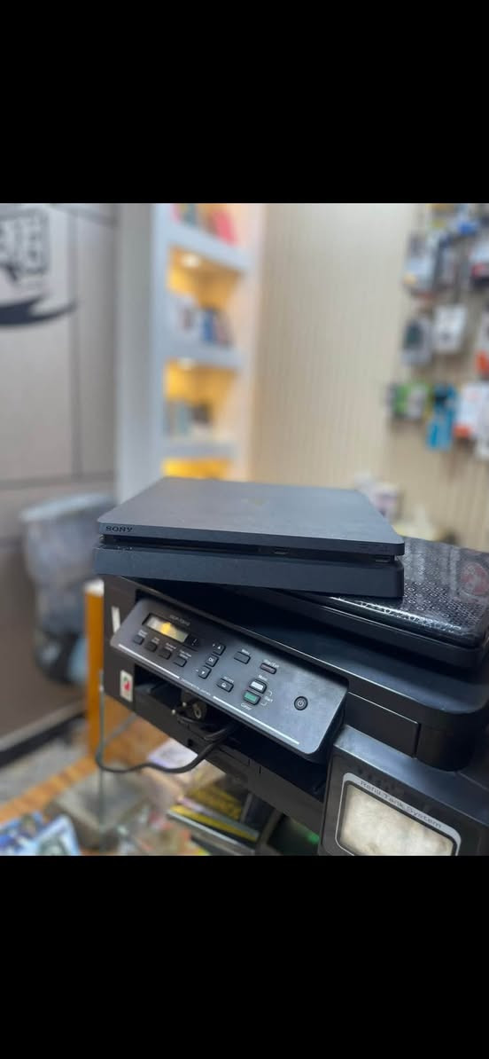 السلام عليكم
للبيع‼️
PS4
ذاكره نص تيره (500)
نظام 13:50
جهاز نظيف لوك ما مفتوح 
كامل ملحقاته كيبل HD كيبل بور سبلاين كيبل شحن يده 
دبل جوستك (عدد2) قرص هديه 
سعر 220 الف قفل 
العنوان بغداد الجديده النعيريه
رقم ***********
انستا s6.m16 
راسل واتساب او انستا او اتصال 
مازنجر ما متواجد
