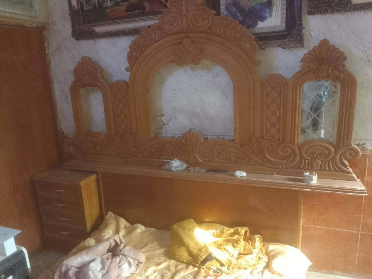 السلام عليكم متاح غرفت اخشاب تفصال عراقي نضيفه بيه ضرر قليل مستخدمه سنه 8قطع غرفه ضخمه و حلوه إستفسار خاص او واتساب ***********
العنوان بغداد حي اور فلكت صباح الخياط
