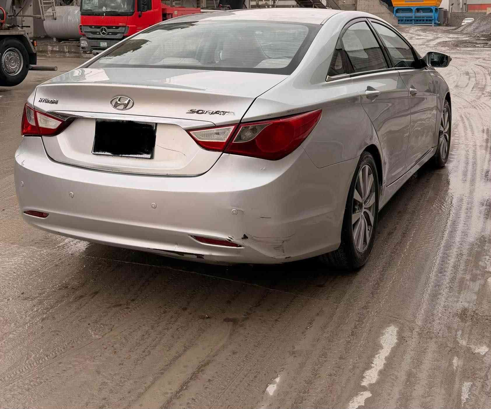 سوناتا 2010 مضلع خليجي 
ابيع عام ضربتها جاملخ خلفي بيها دواخل 
كير ومحرك تبريد كله شرط محرك بيها اثر بخار بدون نقص دهن موصفات خليجي محرك 2400
*********** واتس  
سعرر سيارة 88 بيها مجال عليه غرامه 4905000
يعني 33 ورقه تحويل بشرط سنويه منتهي 2015 رقمها اربيل أربيل, العراق
