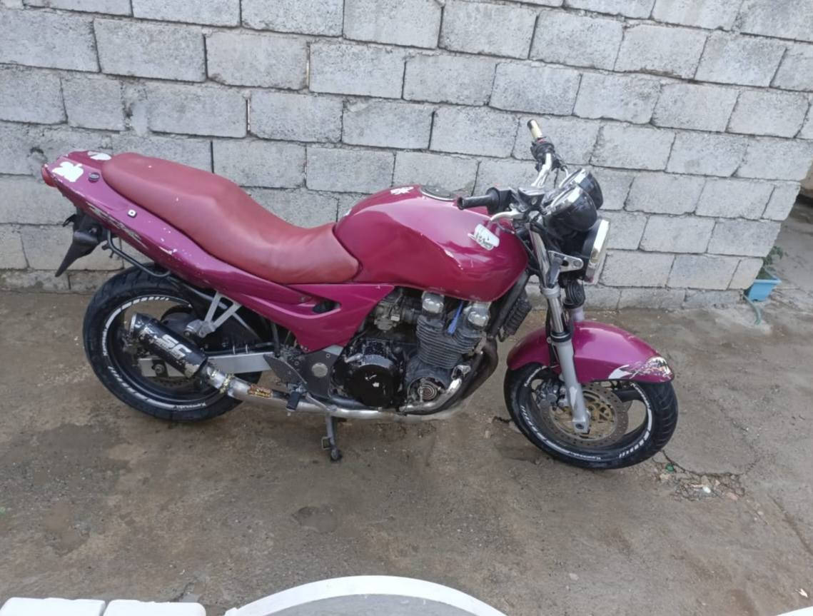 للبيع او معارض سيبي فور حجم 750 محرك ما مفتوح بس يطلع صوت من دوسلو بل مكينا  ماطور نكره سلف سعر 650 مكاني موصل جانب الأيمن ستفسار ***********
