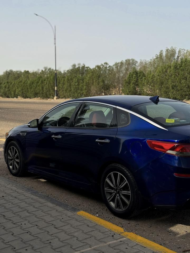 السلام عليكم
كيا اوبتيما Kia optima
موديل 2019
فئة EX فول عدا الفتحة.

وارد امريكي حادث خلفي جاملغ خلفي فقط جهة السايق موضحة ب الصور + هنا ب العراق بيها باب تبديل جهة السايق + طخة ب الدعامية .

بجم كبس.
ماشية 98 ألف.
مكان السيارة بصرة.
السيارة حرة رقم ميسان مميز.
السعر :- 145 ورقة وبيه مجال.

رقمي:- ***********

المواصفات:-
تشغيل بصمه.
رادار + تحديد مسار.
أوتو بريك طوارئ .
أوتو هولد.
سايد بريك بصمه. 
شاشة كبيرة كار بلي بلادية.
كامرة خلفية.
حساسات.
كشنات جلد حظن.
كشنات كهرباء.
تدفئة مقاعد.
تبريد قطعتين.
ثلاث وضعيات قيادة.
تحكمات ستيرن.
اشاير ب المري.
كشافات نهارية.
