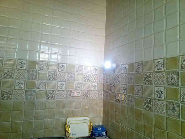 بيت زراعي 225متر بساحة النسيج خلف مطعم عدنان مباشرة بناء درجه اولى طابوك والسقف مسلح به غرفتين نوم وصاله كبيره واستقبال ومطبخ كبير وحديقه ومعامله كامله ومرقم نقص فقط الارضيه /***********
