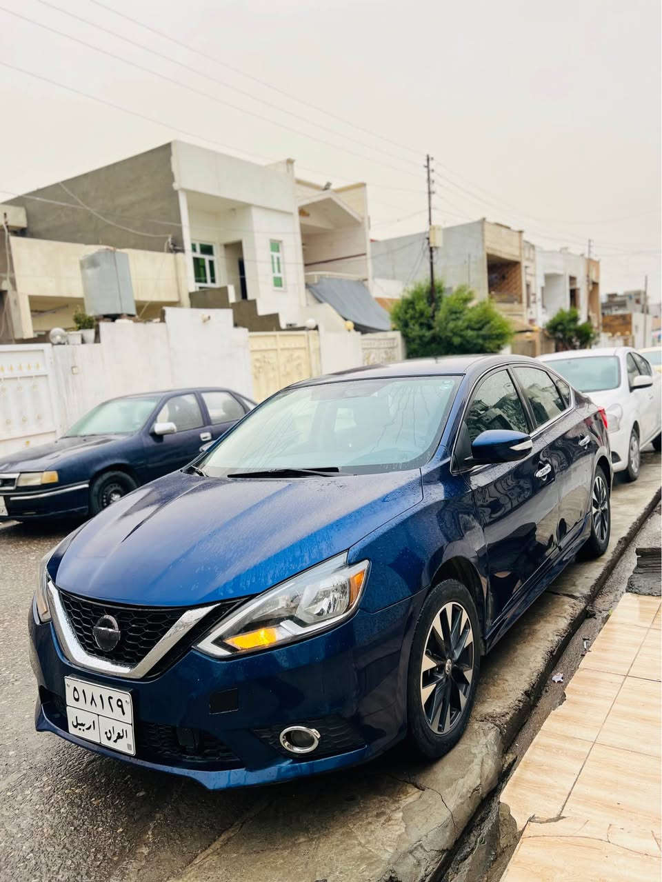 نیسان سێنتڕا ٢٠١٨ مۆسەفات ئێس ئاڕ دوو پارچەی سبوغە 
جاملخ و بۆنیت بەبێ شاصی و بەتانە کەمەک بەدەنەی گرتیە
ئەرباگ بەس سوکان دوو جێ ساردی هەیە باقی زیاتری نیە گێر و مەکینەو تەبرید هەموو شتی بە شەرت
نرخی ١٠٦ مەجال رەقەم مۆبایل:*********** أربيل, العراق
