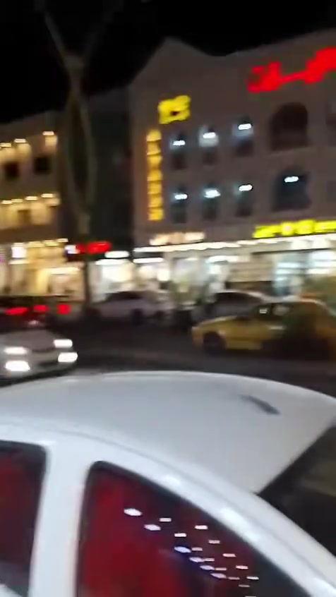 محل كبير للايجار الاعظمية شارع الضباط مجاور البيت الصيني او جامع العساف المساحة 120 متر الايجار الشهري 3000$ مع خدمات وشقه داخل المحل مع مجال بسيط 
***********
