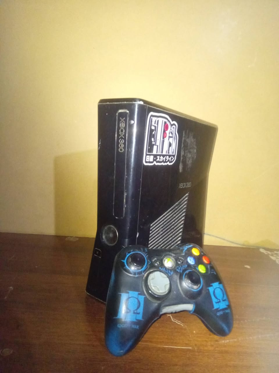 السلام عليكم XBOX 360 للبيع النضافه 70\100 الجهاز بي 63 لعبه بي نقص واير HD السعر 80 و بي مجال للستفسار ***********
