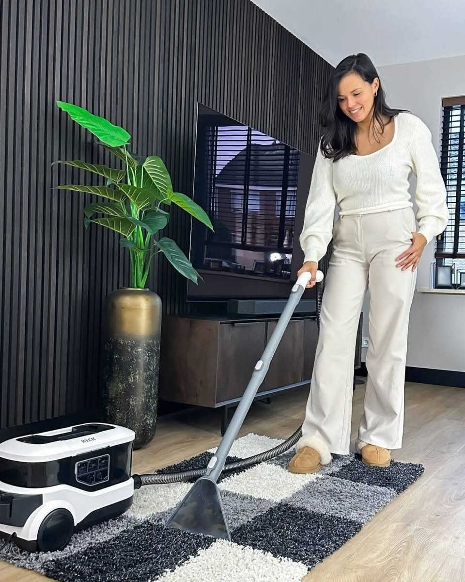 وداعاً لبقع السجاد والقنفات رجعت توفرت 
مع مكنسة غسيل السجاد والقنفات راح تحصلين على تنظيف عميق وقوة شفط عالية تزيل الأوساخ والبقع بسهولة. 🧼
مناسبة للسجاد، الكنب، الموكيت وحتى الأماكن الضيقة بفضل الرؤوس المتعددة.
💧 تغسل وتشفط بنفس الوقت
⚡ قوة شفط قوية
🛋 مثالية لتنظيف المفروشات والسجاد
🔧 عدة رؤوس لتنظيف كل الزوايا
خلي بيتك دائماً نظيف ولمّاع بأقل جهد! ✨

#اجهزة_منزلية #الجميع #متابعين 
#تنظيف
#تنظيف_البيت
#عروض
#تسوق
#اكسبلور
#اكسبلور_العراق
#بغداد
#ترند


**إذا كنت صاحب هذا الإعلان وتريد حذفه لأي سبب، رجاءا أرسل رسالة إلى الدعم الفني**