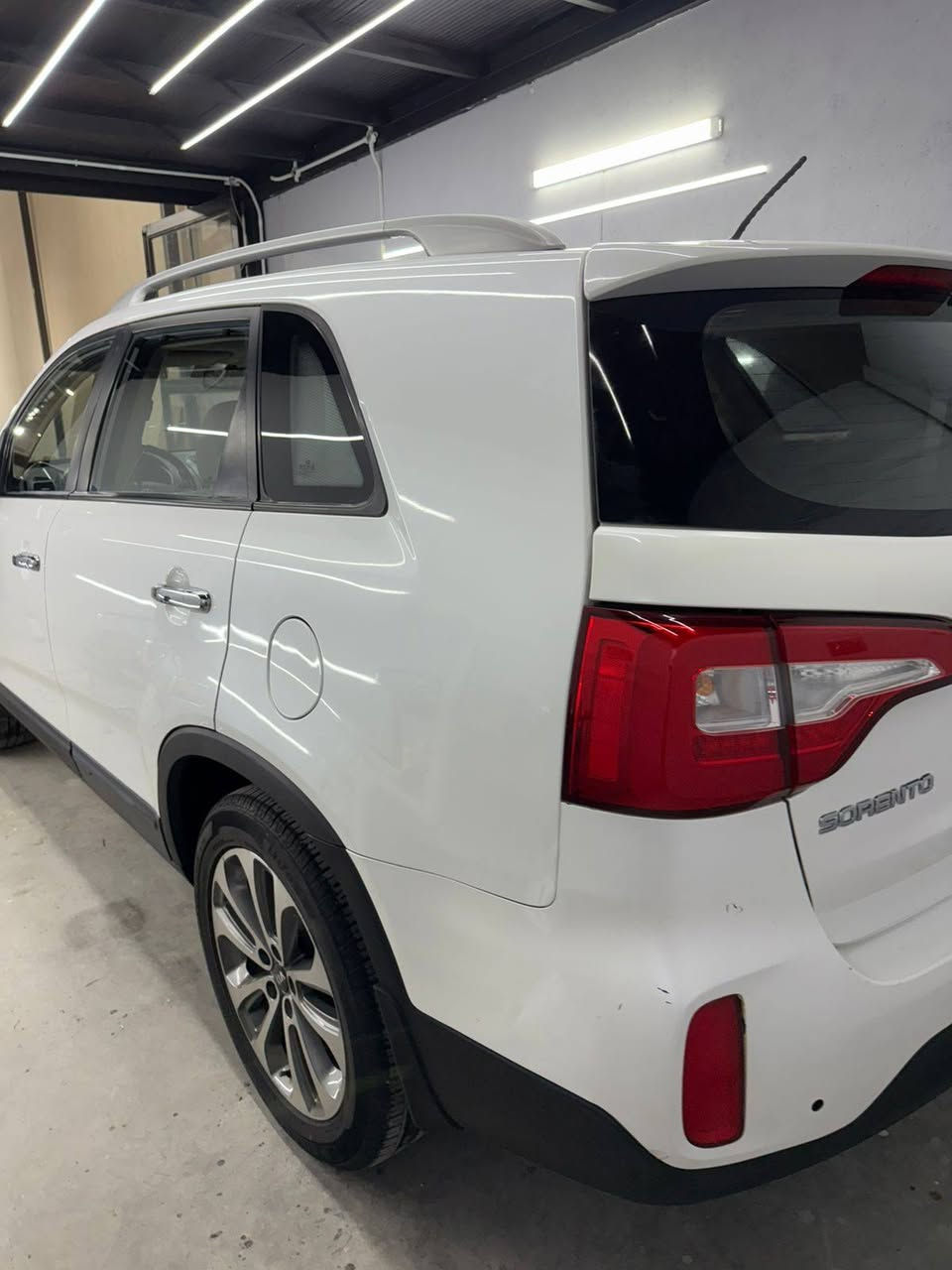 السلام عليكم سورنتو البيع  موديل 2014خليجي
ماشي 135الف سونار موجود بيها 
***********
مكاني بغداد
