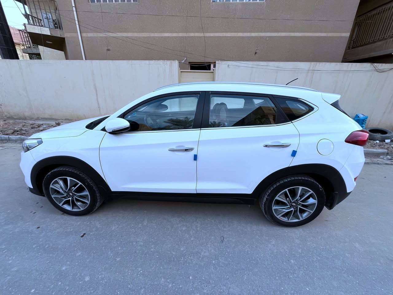 السلام عليكم من رخصه الادمن المحترم
توسان موديل 2018 خليجي للبيع رقم بغداد الجديد بأسمي

مكفوله كفاله عامه من الصبغ والبارد والتبديل والمحرك والكير ايضا بوضع الكفاله يوجد فقط رصعات بالجاملغ الامامي الايسر

ماشيه 70 حقيقي ومواصفات السياره شاشه كبيره اندرويد وكامره خلفيه دواره وحساس خلفي وباقي المواصفات المعروفه 
والسياره على وضع الشركه

السعر : 185 ورقه 

رقم الهاتف : ***********
***********

مكان السياره بابل
