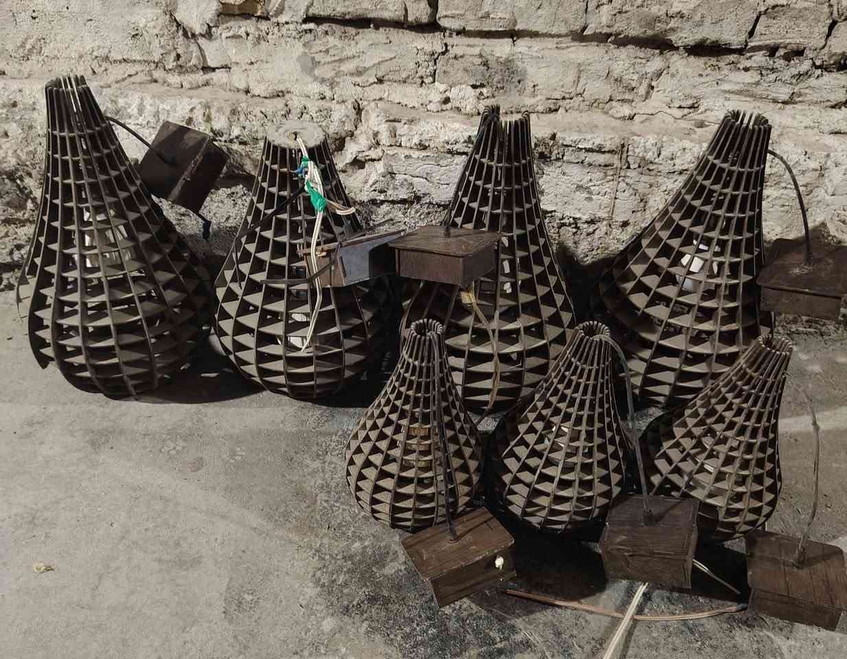 سلام عليكم  عندي ثريات كلهن شغلات عنوان بغداد ***********
