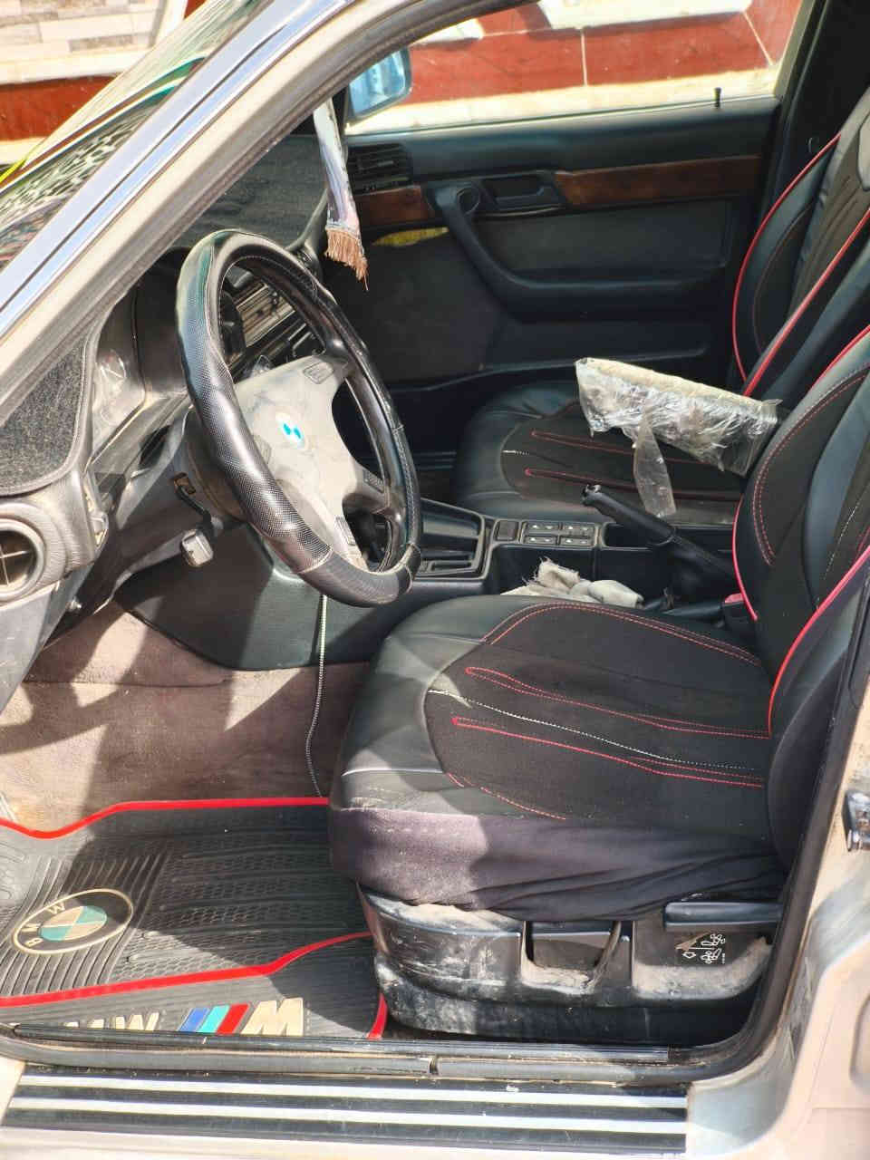 بي ام دبليو للبيع حجم ٥٢٥ محرك مسكر لون رصاصي سنوية جديدة رقم بغداد حديث كير اوتوماتيك تاخذ على الفحص سعرها ٧٠ ورقه وبيها مجال للشراي والمو شراي لا يدخل ويسأل سيارة مرتبة وجاهزة وبالحقيقة احلى  التواصل مع الرقم *********** بغداد
