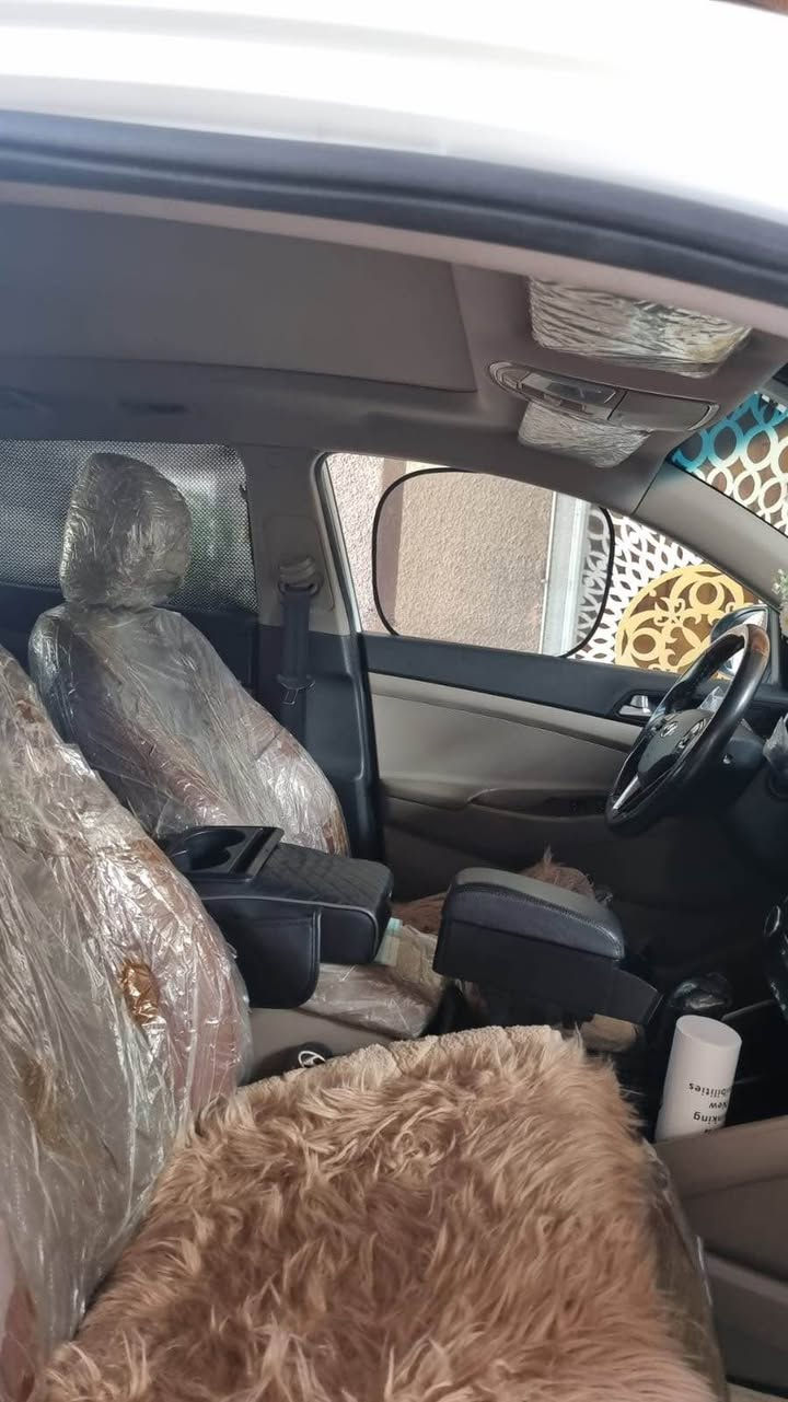 للبيع  هيونداي توكسان خليجي كوري موديل 2020 ابيض ثلجي

 -  رقم بغداد مشروع وطني  تحويل مباشر

 - فول مواصفات 1/1
سياره جديده ومكفوله ونظيفه

 -  عدا رصعه صغيره قرب الباب الخلفي 

وتكحيل كارت  صغير جدآ وخفيف
 في الدعاميه الخلفية 

 - ماشيه   49 K
 قابله للزياده 

المواصفات
----------
- شباك لكزز

. الايت 5 عدسات زنون بلادي

.  لد  نهاري  ليلي 

.  دبل كشاف

. كشاف يفتح بأتجاه الأستيرن
  ▶️   ◀️  بلاد

.  بصمه

. فتحه سقف بانوراما

. يدات نيكل بلاد

. حساسات خلفيه

 . كامرات عدد 2
   أماميه  وخلفيه

.  قطعتين تبريد 

. الدواخل صاج و عسلي

. كشنات قرميدي  بقلاوة

.  شاشه كبيره 

 . سايد بريك بالرجل / كوري

.  شحن لاسلكي 

 .  تبريد  بالجكمجه

.  أشاير بالمري 
 
.  المقاعد الأماميه
 كهرباء

.  دبل ايرباك

.  مكينه 2000 دوش
   الاقتصادي

السعر   210

وبيها مجال بسيط للطيبين

مكاني في البصرة

للأستفسار : *********** البصرة, العراق
