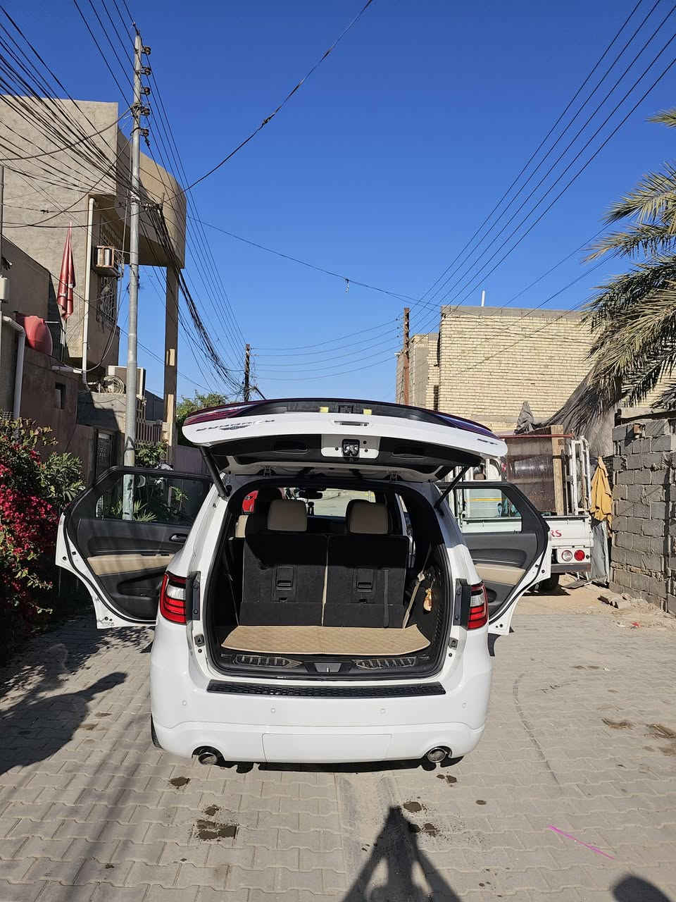 دورنكو خليجي GT 
السيارة مكفولة كفالة عامة 
( بدون ضرر ) 
الرقم : مرقم أربيل

المواصفات :

▪️دوج دورانكو لون ابيض
▪️الموديل 2021
▪️المحرك : . 3.6L . V6 (ستة سلندر)
▪️العداد : 65الف
▪️حجم الويل : ويل كب حجم 20
▪️بصمات للابواب عدد 2 مع بصمة جنطة وبصمة تشغيل وتشغيل عن بعد
▪️لايتات زينون عالي وناصي مع حاجب LED مع كشافات دعامية زينون
▪️فتحة سقف ( سلايد روف )
▪️حساسات خلفية اصل
▪️كامرة خلفية دوارة اصل
▪️شاشة الدشبول كبيرة للتحكم بايعازات السيارات
▪️تحكم فول كهرباء لكرسي السائق والراكب
▪️غرفة السيارة جلد بيجي اصل
▪️تبريد و تدفئة لكشنات المقدمة
▪️گير شفتر بالستيرن للتحكم بالگير العادي
▪️سستم صوت
▪️اشاير بلمرايا الجانبية 
▪️يدات الابواب نيكل
▪️تحكم ستيرن جهتين بلوتوث وحاكية وكروس سرعة وتحكم صوت 
▪️منافذ USB امامي وخلفي
▪️نظام ABS مانع انزلاق
▪️السيارة وكالة هارم جديدة وبوضع الشركة
 
 ال💎ــسعـر 🟥 :: اتصل عل رقم 

رقم صاحب ســـيـارة :: ***********
