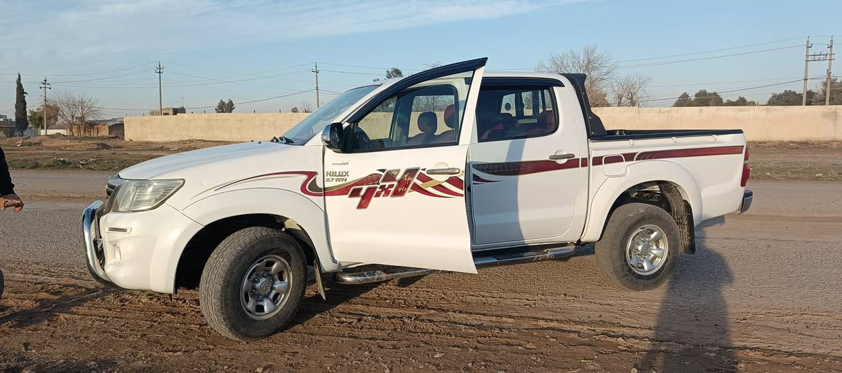 السلام عليكم
تويوتا هاي لوكس ٢٠١٣ رقم دهوك مكفولة كفالة عامة 
محرك كير أكسل كله شرط ماشية السيارة ١٩٥ سيارة جديدة مكان السيارة موصل رشيدية
السعر ٢٠٥ وبيها مجال 
واتساب ***********
