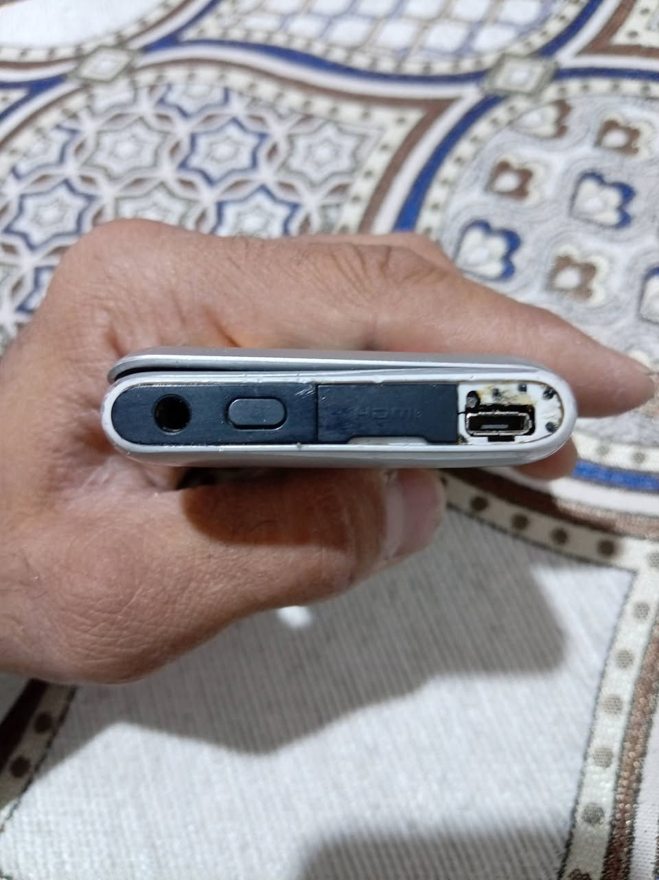 E7 شغال
چان ما يشتغل فتحتة ونظغتة أشتغل ومن شديتة ما طبك كامل السلايت ظل بي فتحة ما أعرف يجوز ما گعد عدل أبيعة على هذا وضعة خلي سعرك
***********
