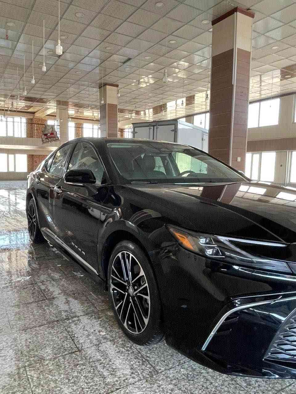 تۆیۆتا کامری 2025 
مواسەفات LE 
70,000 ڕۆیشتووە
سەیارەکە بەناوی خۆمانە
بۆیاغ 3 پارچەیی لێکراوەتەوە و دزراوە
بێ داخلی پشت و پێشی کەپسە پەڕەشوتی نەتەقیوە
سەیارەکە بێ تعدیل و ساردەکوتە
گێڕ و مەکینە  بەشەرت
0750 447 4954 سوران, أربيل
