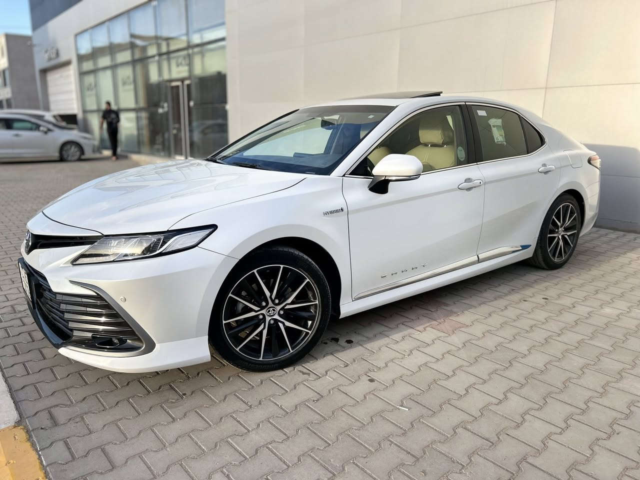 تويوتا كامري 2024 هايبرد فئة GLE
الفول بالخليجي وكالة عبد اللطيف جميل 
كفالة عامة  

التفاصيل :
 خليجي 
السياره  على وضع شركة
ماشية 50 الف  كم 
الموديل 2024
 سعة المحرك 2.5L
 عدد AIR BAG 8 
 حساسات أمامية 
 حساسات خلفية
 لايت زينون + LED
 كشافات 
 سلايد رووف  
 ويل كب 18  
مفتاح التشغيل بصمة 
 شاشة 
 كاميرا دوارة 
الانارة الداخلية LED
المقاعد لون أبيض
  مقعد السائق كهرباء 
مثبت السرعة Cruise
 المودات والأوامر الصوتية
 أوضاع القيادة  Drive Mode 
 حساسات ضغط اطارات 
 قطعتين تبريد
 هاند بريك كهرباء 
‏  ABS
‏ Auto Hold  أوتو هولد
 نظام مانع الانزلاق
 اشارة في المرايا الجانبية قابلة للطي كهرباء 
 مخرج منفذ الطاقة 
‏ Bluetooth / USB
بردة خلفية كهرباء 
شاحن هاتف Wireless    
وكل غراضها الاصلية مال الشركة موجودة 
مكان السيارة تكريت 
***********
