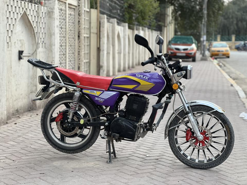 سلامـ عليكمـ  🙋    
       
                   sonlink 
الدراجه إستراد شركة دايوان سيزر مستخدمه إستخدام
قليل وباقيه عل وضع الوكاله أخت الجديده ( طگ كارتون ) 
بطاريه ليثيوم وبحجم 72 V  و  50  AH  وبقدرة الملف 3600 واط 
   إنطلاقـــــــيه مو طبيعيه شرط تشگ الهوىٰ والگـــــــاع
                   صــــــــ🚀ــــــــــاروخ 
ويل كب أمامـي وخلـفي الفرامـــل تعـمل بنـــظام الدســــگ
السرعه إللي بالشاشه تقرأ  106 كم والفعليه مقاربه ل هـــذا
                                 الرقم 
      والمسافه إللي تقطعها الدراجه بالشحنه الواحده
                    من  95  الىٰ  100 كم 
أما إستهلاكه لل شحن بطيئ جداً جداً وين يالا تخــلصه
                              للشحن 

اي استفسار اتصال 

***********
