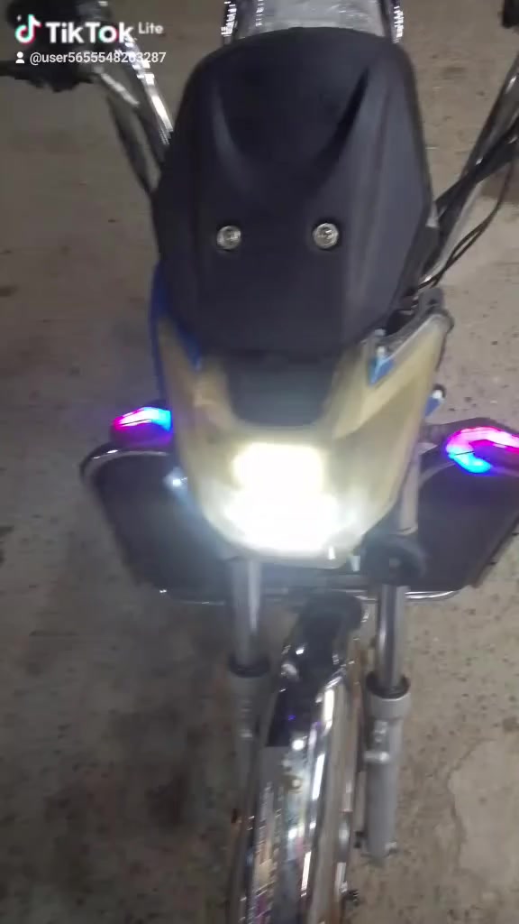 موطور هارلي نوعيه الماسه موديل 2024 نضام 5 بطاريات دبل كبار حجهن 36 امبير جدد لك  كلهن يقرن 10ونص وعل الفحص موطور جاهز من كلشي كهربائيته كله شغال لايت عالي ناصي زنون اشاير هورن كله شغال نضام بك رجوع للخلف نضام 4 كير موطور برغي نقص مابيه السعر 370 وبي مجال للشراي العنوان الفلوجة حي نزال يم الرعاية الاجتماعية *********** واتساب اتصال
