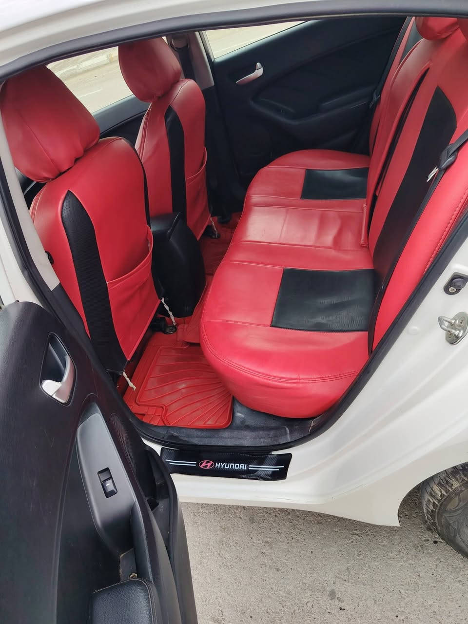 مكينه 2000 دوش
كير ATM 
السيارة عليها ادامة كاملة مستمرة دهن كير دهن بريك كلهن اصليات من الحسام ودهن مكينة كلة موتل بلكات كلها جدد صدر جديد تخم تاير قبل شهرين شادة دسكات جدد وارضيه جلد
كير مكينة ع شركة بحالة جيدة تبريد ثلج 
نص مواصفات عاديه تحكم ستيرن ثلاث انظمه قياده 
شاشة كبيرة 
بچمها كبس حادث السياره من امريكا جانبي بابين الصدر وانرشت الصفحة للتوحيد 
رقمها ديالى وسنويه مجددة
عنواني بعقوبة التحرير
رقمي *********** وبي واتساب السعر 120
