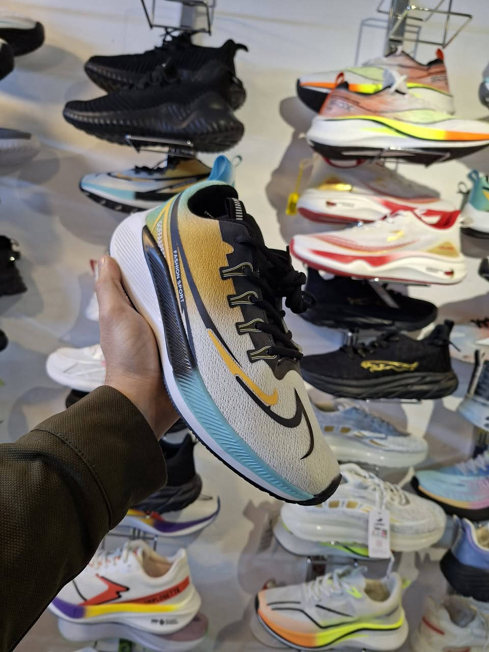 #اثير_للاحذيه_الاوربيه_باله_والجديد
#عرض_لمده_سبوع 
ترانشوز  اي قطعه داخل محل 10 الف  فقط 
العنوان / حبانيه سيسي سوق العصري مجاور قاعه البوريشه
يتوفر خدمه توصيل 3 الف جميع محافظات 
هـ/***********
