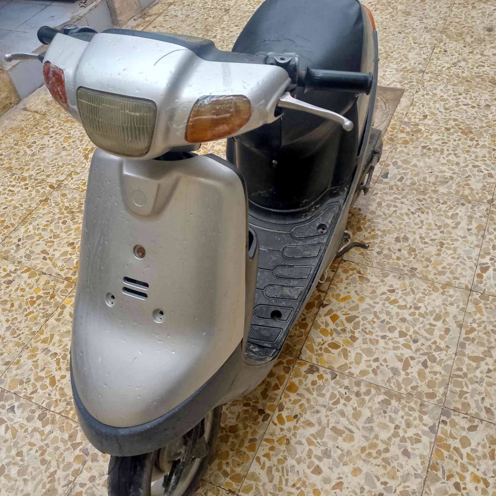 السلام عليكم دراجه للبيع مديل 2003 هندر واحد. نقصها فقط باتري دراجه نضيفه وشلعه حلوه السعر 250  للتواصل ***********
