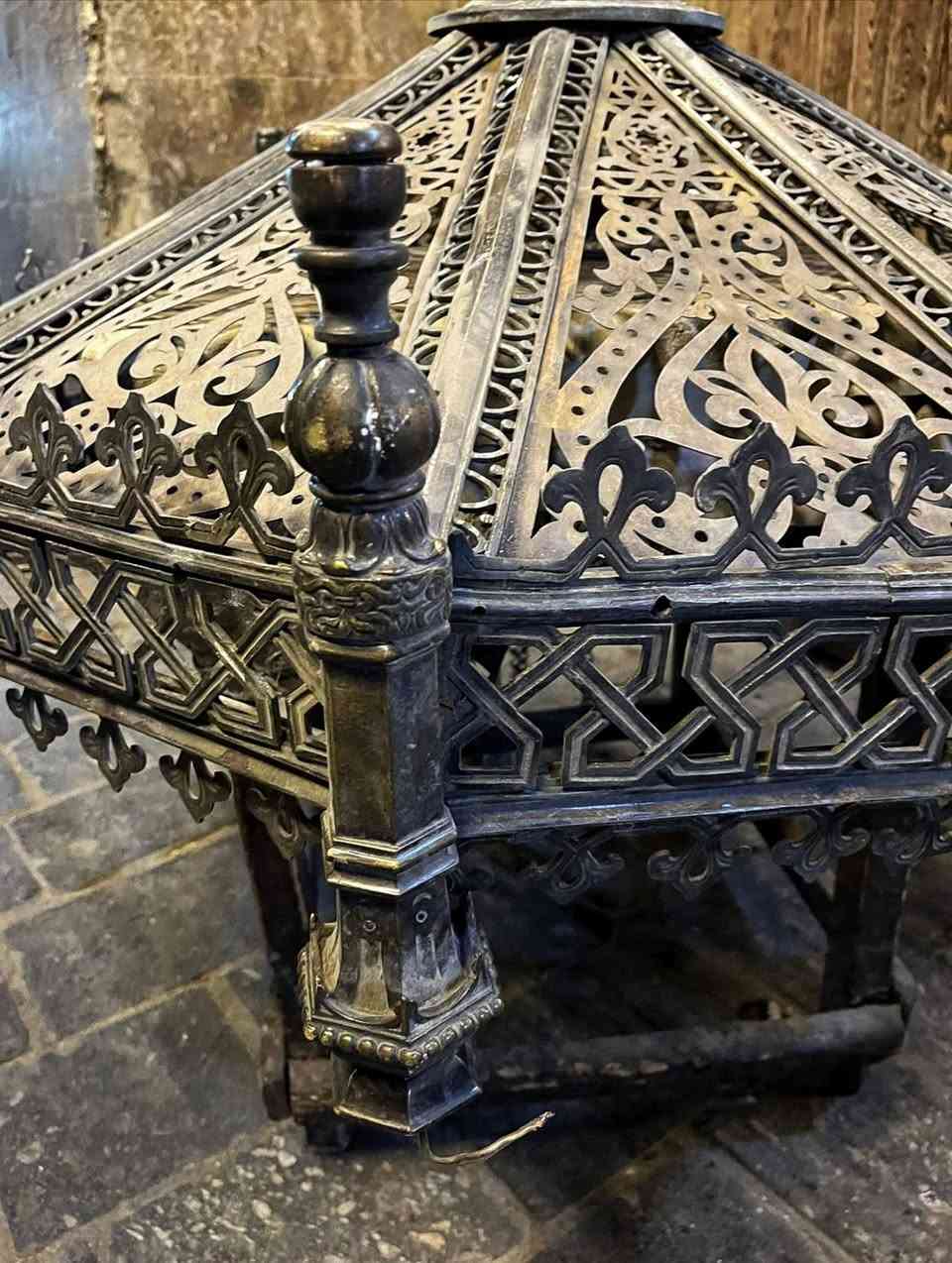 أستغفر الله العظيم، اللهم إني أسالك فيضا من فيوضات فضلك، سبحانك اللهم وبحمدك.
...........................

مساء الخير، مش قلتلكم إنتظروا مفاجآت بيتنا بيت العز. 😊😊.

............................

للبيع بإذن الله:

- نجفه نحاس تركي عثماني قديمه جدا أنتيك جدا، تحفه ملهاش مثيل ولا وصف، وزن يزيد عن ٥٠ كيلو عرض متر، بالزجاج المعشق.

................................

الحمد لله حمدا كثيرا طيبا، نحمده ونشكره على نعمه وفضله علينا.

يسعد مساكم حبايبي،،،،،،

إستمتعوا معايا، التفاصيل بالفيديو،،،،


**إذا كنت صاحب هذا الإعلان وتريد حذفه لأي سبب، رجاءا أرسل رسالة إلى الدعم الفني**