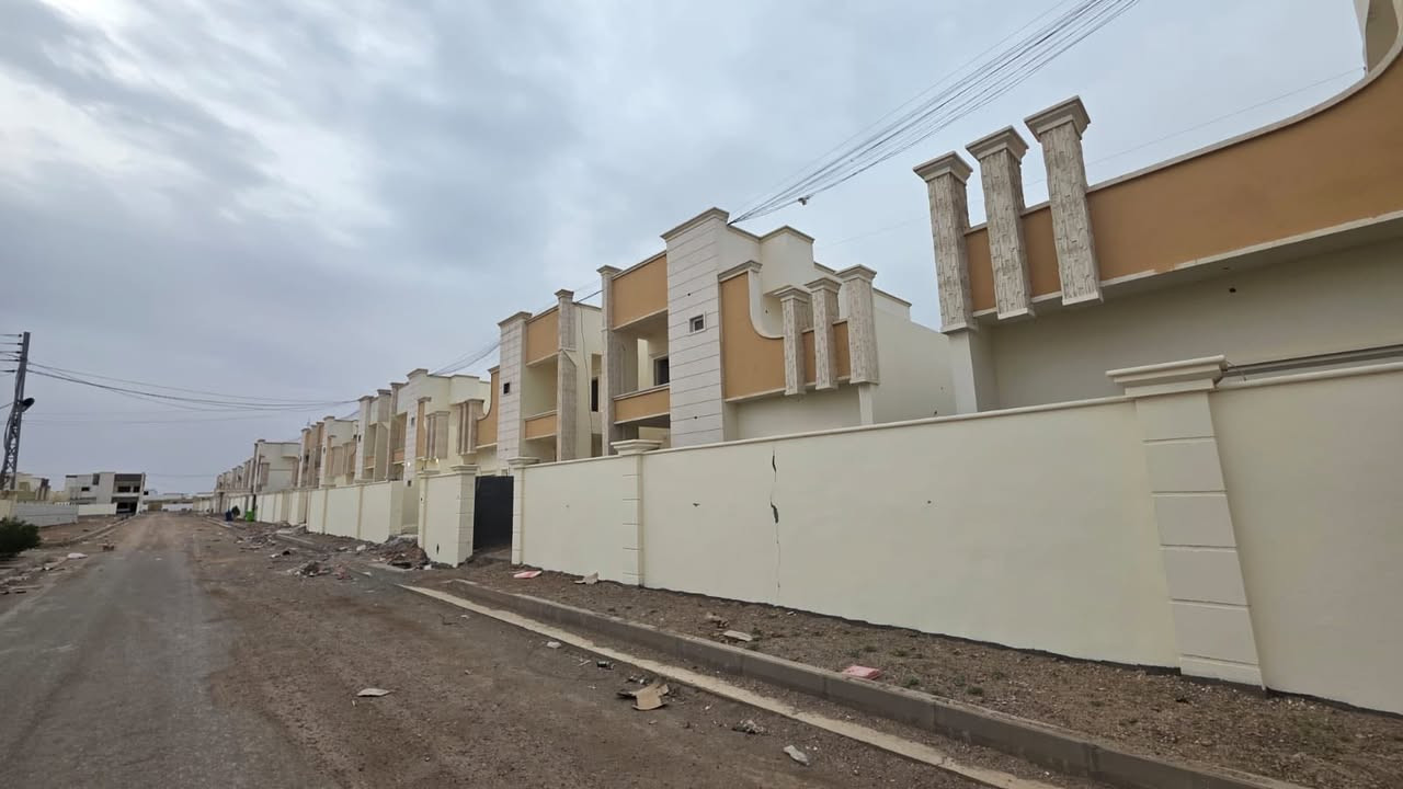 للبيع بيت ب مجمع المستقبل بسعر مناسب 
شارع تبليط 
خدمات كاملة 
٢٥٠متر
٣ غرف 
طابو صرف  وقابل للتفاوض 
بسعر ١٦٠ مليون وبي مجال 
مكتب كريم العبيدي 

***********
