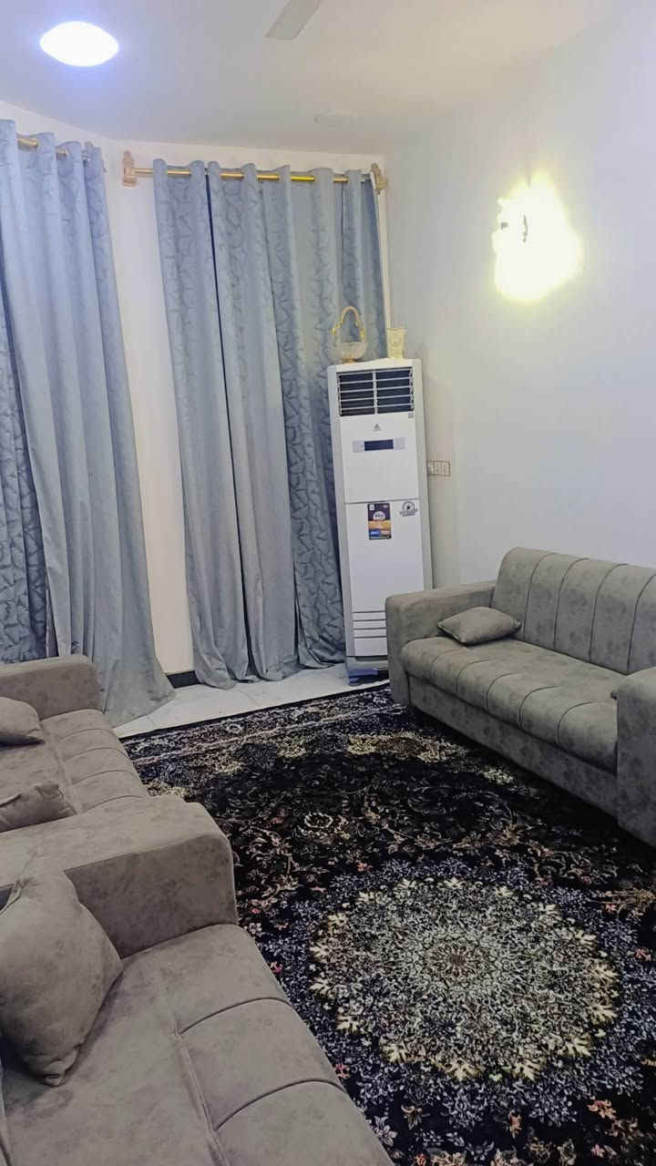 السلام عليكم بيت للبيع مكانه بمجمع (الحاج حيدرحجي هندي) حولي الخصيمه مساحته 133ونص نزال 26ونص سند 25 بشارع ابو لمى قريب على الشارع العام   البيت  طابقين كونكريت مسلح استفسار على الرقم (***********)
