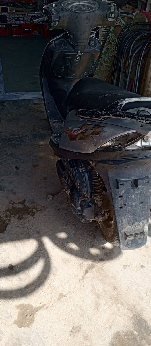 سلام عليكم شباب دراجه ماكس ثعلب للبيع دراجه حلوه ونظيفه كفراته بلادي بس البك لايت يرادله تبديل فقط دراجه حلوه ونظيفه وكامله اشاير سلف يرادله باتري فقط هندر واحد بيه بدايه خيط تحمه تكطع مكينه ناعمه حلوه 
استان تعليك بيه السعر 175 وبيه مجال بكاني بغداد الرشاد قريب على فلكت حي النصر *********** بي واتساب
