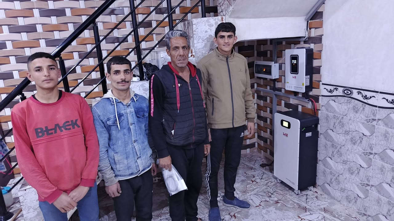 تحية طيبة وبعد...
السعر: 3.5 مليون (غير قابل للتفاوض بسبب الصعود)

مكونات النظام: بطارية 15KW، الألواح 590W عدد8، الانفيرتر 6.2KW توازي.

القدرة: (16 نهاري 15 ليلي).

اسم العملاء : 

1-صبحي ابراهيم عبد

2ـسامي محمد عويد

موقع التنصيب: صلاح الدين/الزوية .

ما يميزنا عن غيرنا: نشتغل نظام تاريض وخطوط دفاع "SPD"، ونظام ATS وفقا للمعايير الهندسية الدولية IEC 62305.

م. عبدالله ***********

م. عثمان ‏‪***********‬‏

موقع المكتب سديرة وسطى مقابل مطعم وينز.
