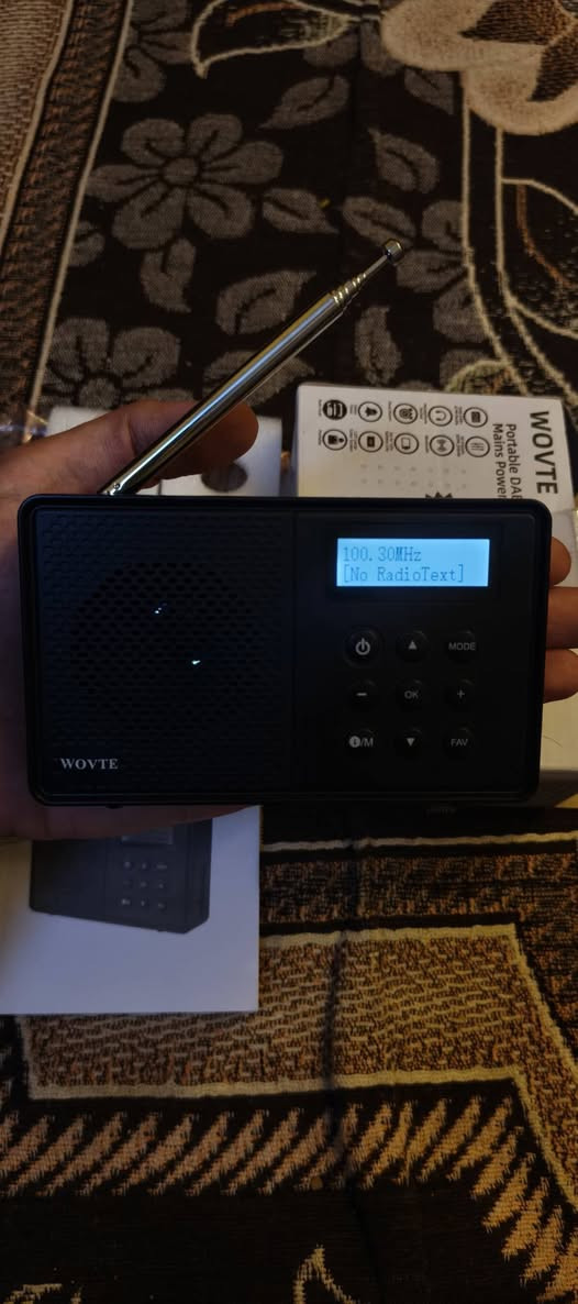وصل حديثاً.. راديو WOVTE المحمول 📻✨
​الفيديوهات المرفقة توضح أداء الجهاز (الفيديو الأول يوضح خاصية البلوتوث والفيديو الثاني يوضح استقبال موجات الـ FM) 🎥👇
​جهاز راديو من ماركة WOVTE بمواصفات عملية، يدعم موجات الـ FM والـ DAB+ بالإضافة لخاصية البلوتوث لربطه بالموبايل 📲 الجهاز مجهز بشاشة LCD واضحة لعرض الترددات ومنفذ شحن حديث من نوع Type-C 🔌 كما يحتوي على منفذ خاص لسماعات الرأس، وتصميمه وحجمه يخليه مناسب جداً للتنقل والاستخدام اليومي ✈️
​للاستفسار يرجى مراسلة الصفحة 📩


**إذا كنت صاحب هذا الإعلان وتريد حذفه لأي سبب، رجاءا أرسل رسالة إلى الدعم الفني**