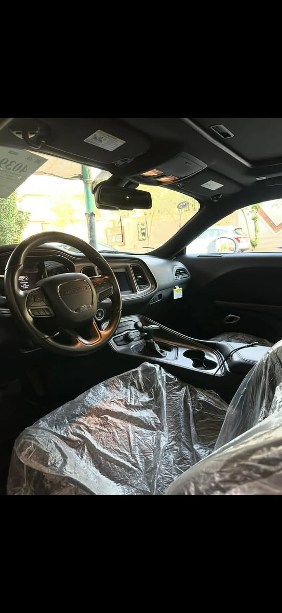 السلام عليكم
#جالنجر_sxt للبيع 
موديل 2023 أخر اصدار 
♦️ فتحة سقف 
♦️كشن كهرباء
♦️مثبت سرعة 
♦️شاشةوسطية
♦️كاميرا خلفية 
♦️عداد المسافة 19.800 
♦️محرك ٣٦٠٠
♦️ بدون صبغ او تبديل "شرط السونار
♦️حادثها دعامية خلفية فقط ومبدلة بوحدة بلادية 
♦️دعاميات مغلفات ppf
♦️لون ابيض ويل أسود 
♦️ رقم بغداد _ دولي بأسمي شخصياً
♦️مكانها بغداد الدورة 
♦️الهاتف / *********** + واتس اب 
بيها سونار من المندلاوي + صور الطخة مال أمريكا 
الجاد يتواصل وياي لمعرفة السعر .
♦️السيارة بحالة الوكالة دون أي نقص
