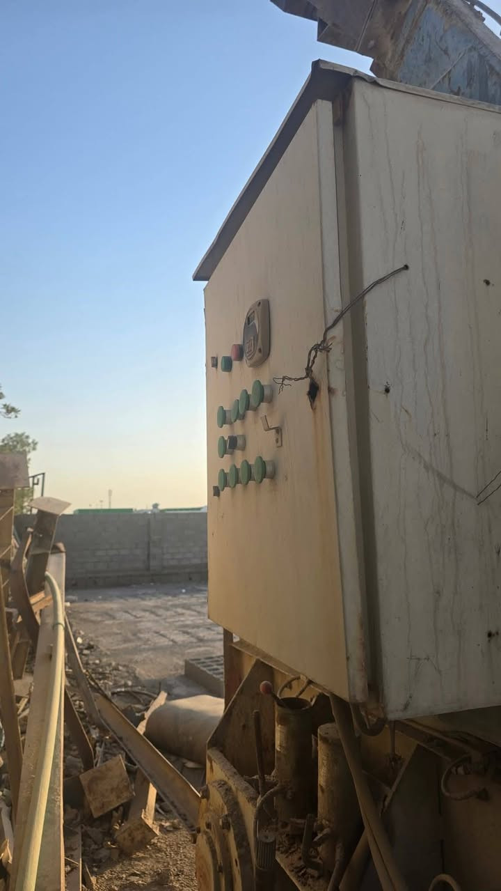 السلام عليكم للبيع  خباطات معامل بلوك و صب كونكريت نضيفات كلش صنع الصين جاهزات
***********
