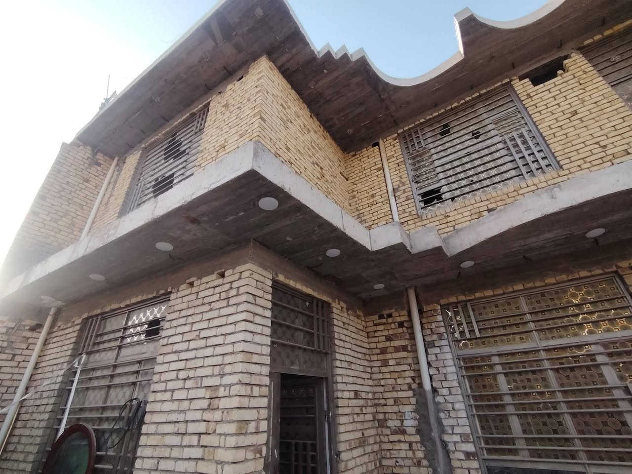 🏛️((مكتب الريان الاستثمار العقار)) 🏛️

🏠بيت للبيع كوت حي الحكيم شارع الوائلي قريب جدآ على شارع العمارة.

------------------------
------------------------
🔸مساحة::250 متر.
🔸بناء طابوك حديث سكف صب.
🔸مرقم من قبل بلدية حي الحكيم.
🔸خدمات::ماء _كهرباء _مدارس.

🏠يتكون من طابقين الطابق الأول من_ثلال غرف نوم _هول _مطبخ _استقبال _مجمع صحيات _كراج.
طابق ثاني غرفتين نوم _هول.
🔸علمن طابق ثاني نقصة أرضية.
-----------------------
-----------------------
📍للاستفسار أكثر.
🏛️ #مرجعة_مكتب_الريان_الاستثمار_العقار.
🗺️عنوان مكتب كوت حي الحكيم شارع علاء غريب او قرب اسواق باب الحارة.
📍بأدارة حسين ابو سند الركابي.
☎️*********** ☎️
