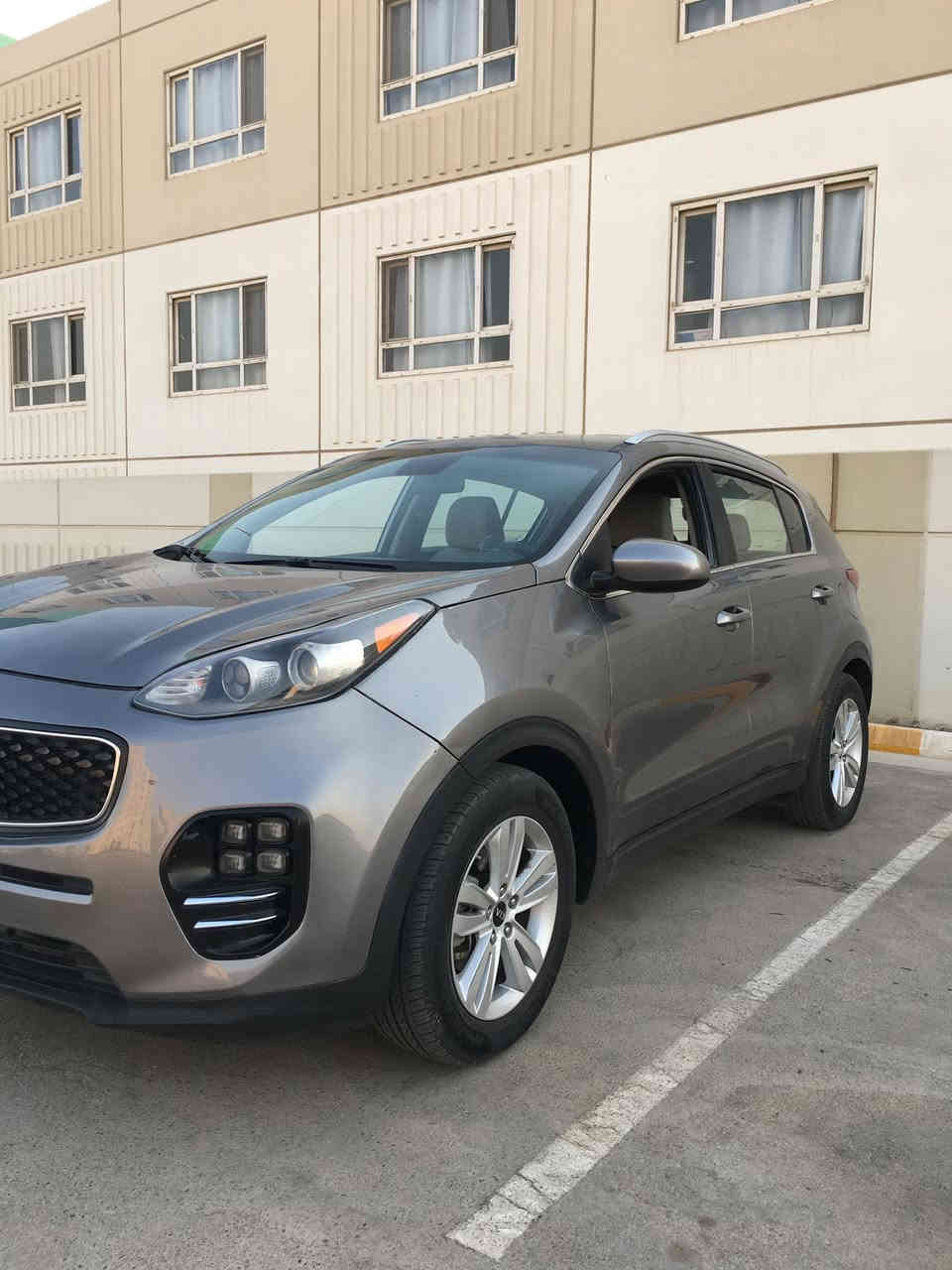 كيا سبورتج موديل 2018 وارد امريكي محرك 2400 gdi حادثها تبديل بنيد فقط والجاملغات راجعة بارد بدون لغود وبدون دواخل الدعامية الامامية والخلفية مصبوغات صور الحادث موضحة السيارة جاهزة من كولشي المحرك مفتوح وكير وتبريد ع البلاد مملعوب بيهن  مواصفات نص فول رقم بغداد الجديد بأسمي تحويل مباشر السعر المطلوب 140 ورقة مستعجل ع البيع غير متواجد ع الفيس للاستفسار الاتصال بالرقم ***********
