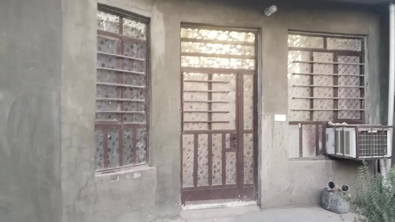 سلام عليكم يتوفر بيت زراعي مساحه 255 المدائن بستان الجمعيه قرب جامع سيد محمد النعيمي
قريب عله مرقد سلمان المحمدي 
يتكون البيت من غرفتين نوم ومطبخ وستقبال وصاله وحديقه وحمامات وحمام خارجي وحديقه 
ومنور داير البيت لاستفسار اكثر اتصل 
‏‪0770 346 4327‬‏
‏‪0782 712 1462‬‏
ابو علي العقار
