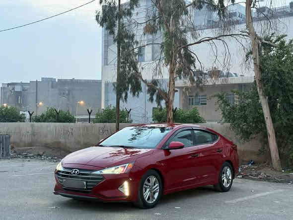 النترا 2019 
رقم اربيل الجديد ( تحويل مباشر ) 
وارد امريكي 
حادث خلفي جداً بسيط 💯
بدووون ايرباك 
ايرباكات السياره كله سليمه ✅
وصور الحادث موجوده بالمنشور 

موصفات :
رادار امامي 
رادار جانبي 
تحديد مسار 
شاشه كبيره (كار بلي ) 
كامره خلفيه دواره 
داخل لونين 
3 انضمه قياده (سبورت ) ( نورمل ) ( سمارت ) 
بجم زنون كامل 
وعليها اضافات (سبايدر ) ( شفقه خلفيه ) ( يدات باب سود ) 
وباقي الموصفات المعروفه 

السياره جديده وجاهزه بدون نقص كير مكينه كله بشرط تفحص وين مايعجبك 
  
مكان السياره بغداد 📍
والسعر 137 $ 
 اي استفسار اتصل على الرقم ***********
