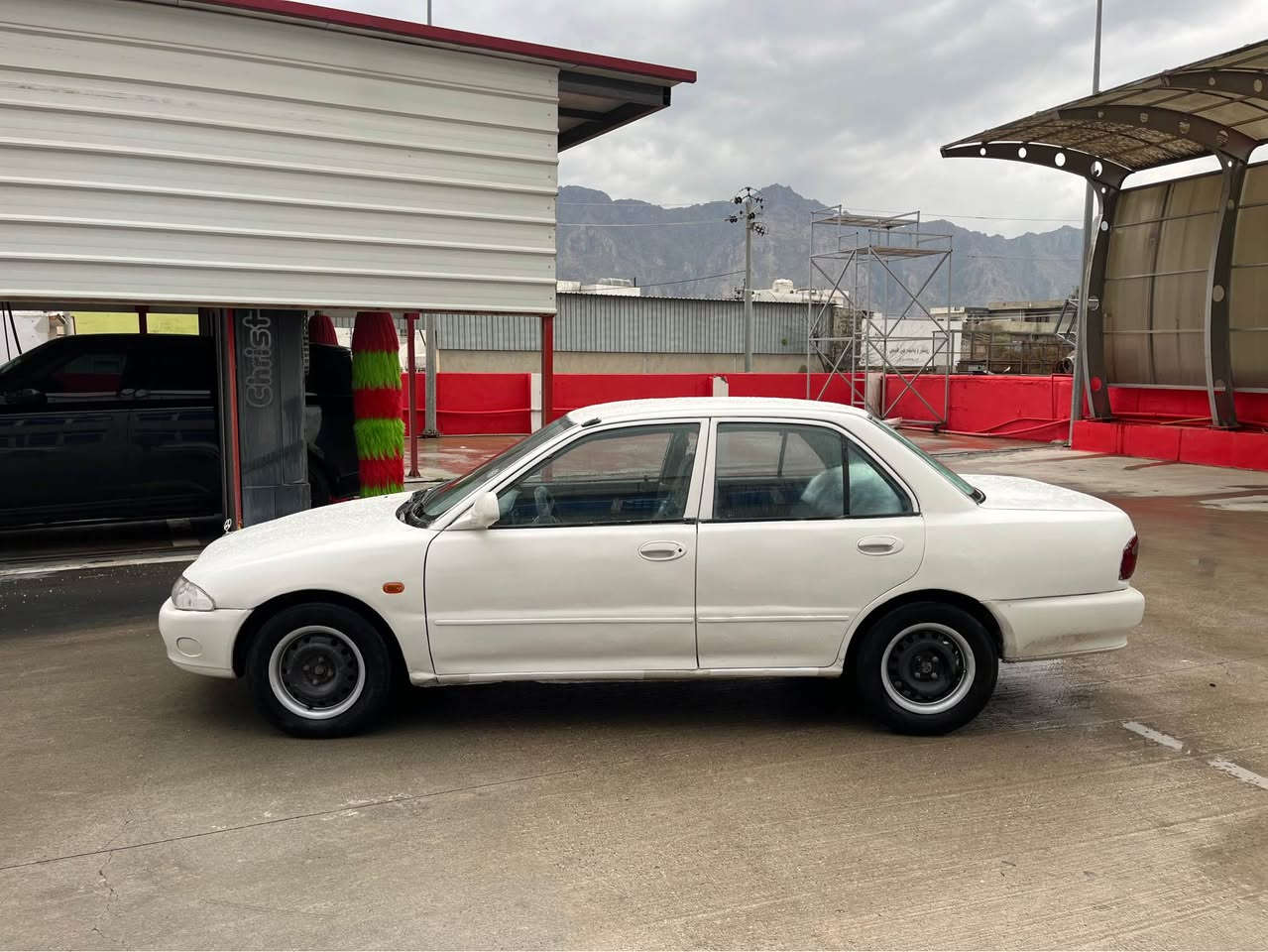 ***********
پڕۆتۆن گێر تۆماتیک مۆدیل٢٠٠٤.  نمونەی جوانی پاکی پشت و پێش کەپس زۆر خاوینە. چوار تایەی ویلی لۆک. تەبرید ساردو گەرمی بە شەرت  گیر و مەکینەی بە شەرتی ١٠٠ ڤیتەر.  سنەوی وەکالی لەگەلە  نرخی ٢٣ گەلا کەمیکیش مەجالی تیدایە 
*********** السليمانية, العراق
