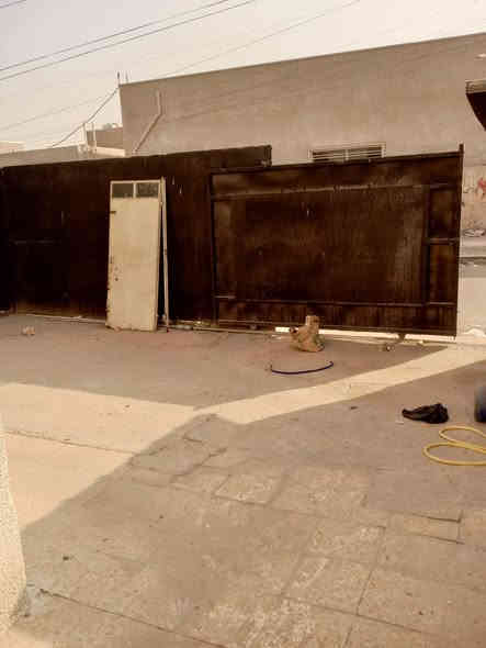 بيت للايجار مساحة 60 م طابقين مدخلين خدمات خارجية و داخلية كراج استقبال مطبخ وغرفة نوم وحدة وسطح + ماطور ماء الدورة شارع 60 قريب المتنزه قريب ع شارع وقريب ع خدمات السعر 400 ألف قفل 

*********** واتساب
