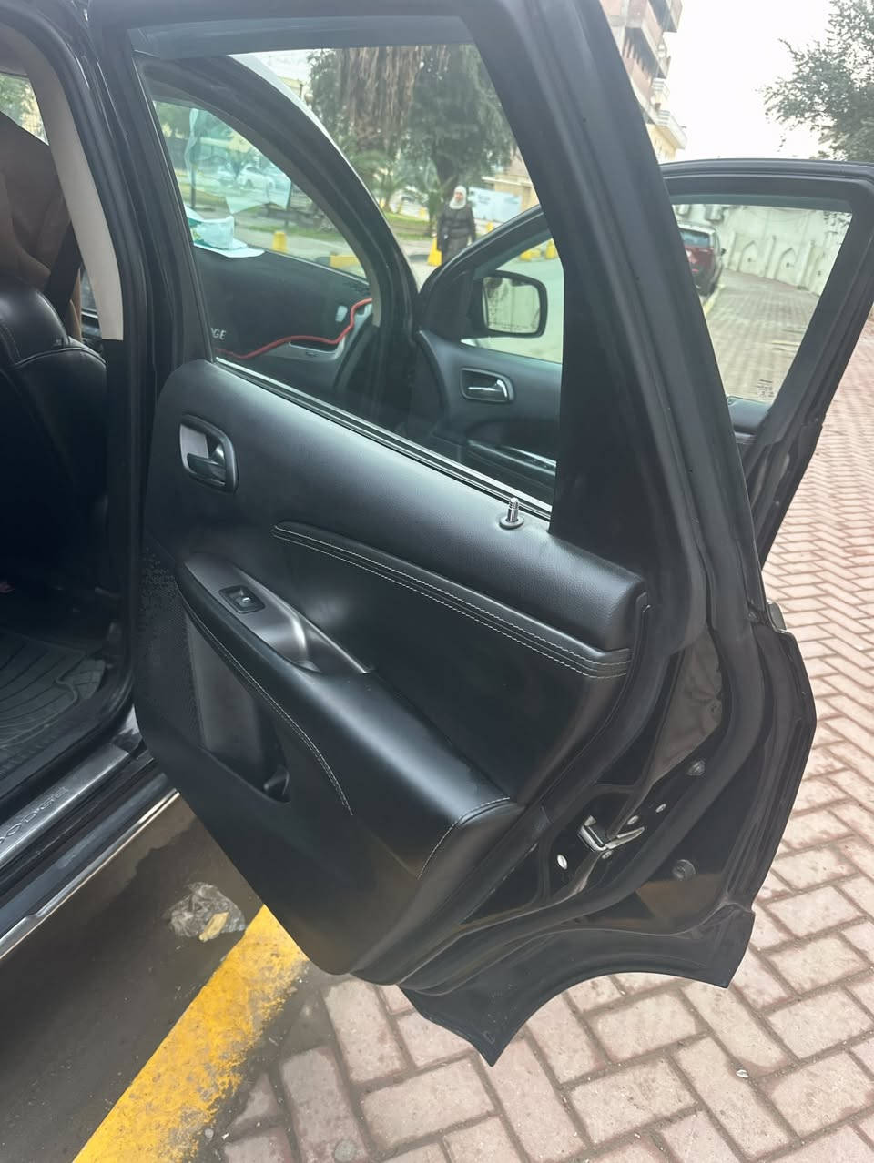 بلاك توب 

رقم سليمانية 
ماشي 150 الف فقط 

محرك 6

🔵 السعر  155$

                                  🔵 الـــــمـــواصــفـــــات 🔵

🔷بصمة تشغل 
🔶دخول ذكي
🔷كروز كنترول 
🔶شاشة كبيرة
🔷كامرة دوارة
🔶كراسي الامامية كهرباء 
🔷تشغيل عن بعد
🔶حساسات خلفية 
🔷هيترات بالمري
🔶3 قطع تبريد 
🔷 شاشة خلفية 

                                        🔵الـــــــضــــــرر 🔵

جاملخ امامي فقط بدون ايرباك 

مكان السياره بعقوبة ديالى 

***********.آسيا 
 سلام الجبوري
