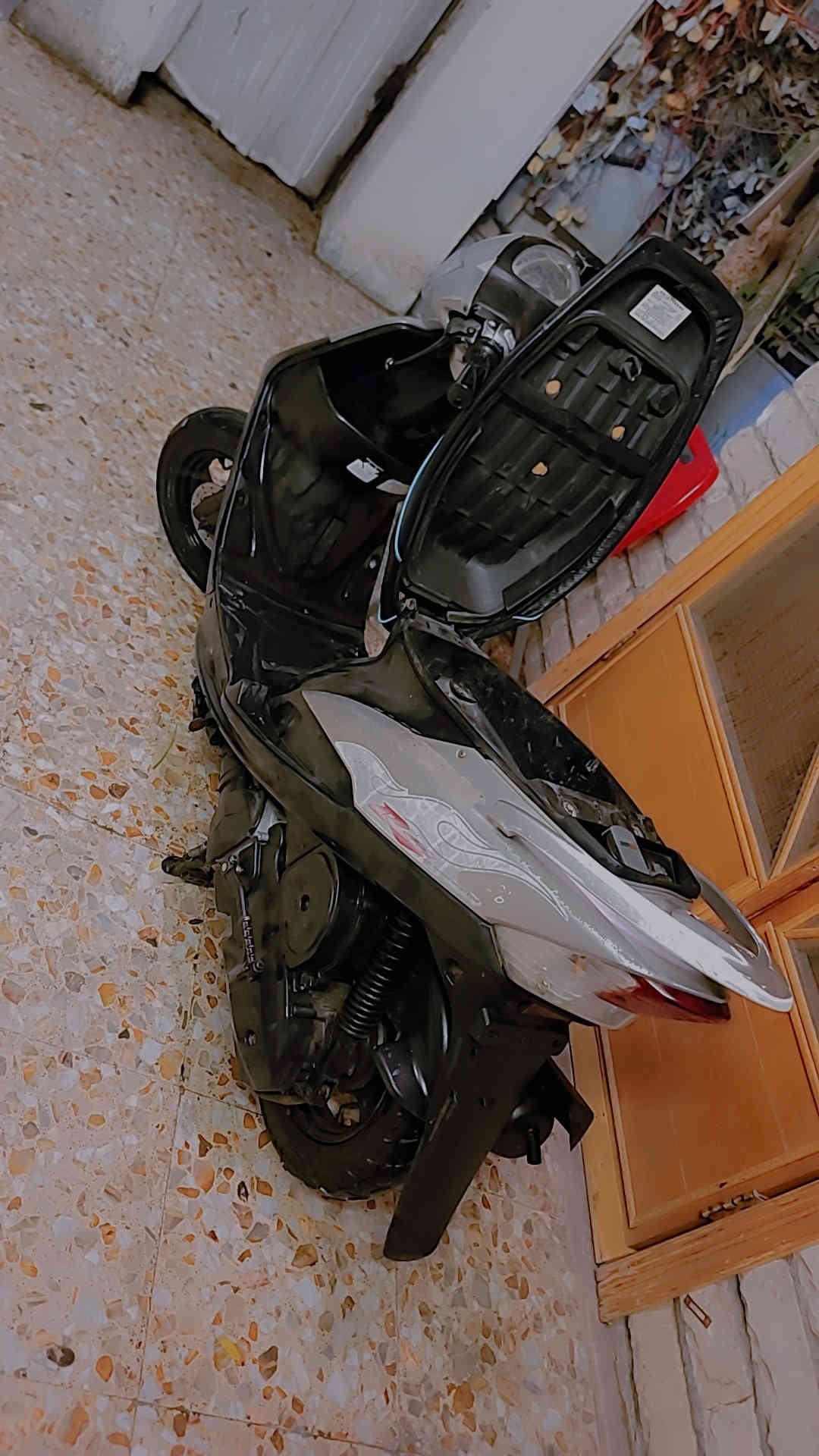 دراجة ماكس عدله جديده بلاديه كلهه شغاله سلف هندر اشاير سكنات مامفتوحه مشي ونهضه كلش جديده شغاله بوشه ٤٩ ابلاديه لايت عالي وناصي دبلات امامي وخلفي شغالات ابريكات امامي وخلفي جاهزة تايرات جلاتين اصليه كلهه اصليه الجزائر ***********.    السعر ٦٥٠
