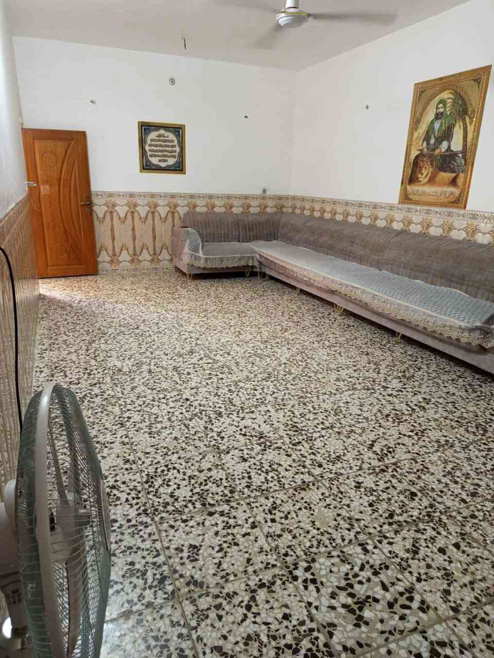 بيت للبيع بعنانه مساحته ٢٣٠
طابوك صب غرفتين وصاله ومطبخ وكليدور ومجمع صحيات وتواليت خارجية وطرمه وحديقه صغيره بناء سنة ٢١ وعالي عن الشارع 
*********** السعر ٤٨ وبي مجال
