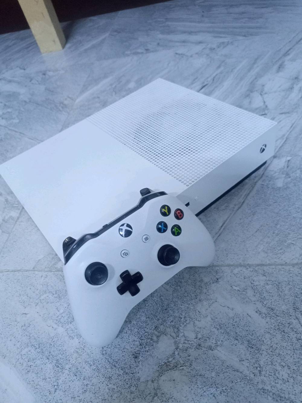 السلام عليكم
XBOX ONE S 
مبدل هارد من 1T الى 512
الالعاب البي 
ASSASSINS CREED
FC25
WOATCH DOGS 2
CALLOF DUTY BLACK OPS 2
FH 5
MINE CRAFT
THE CREWMOTOR FEST
كامل الملحقات موجودة 
كارتون + يدتين 
السعر 190
***********
***********
واتساب واتصال