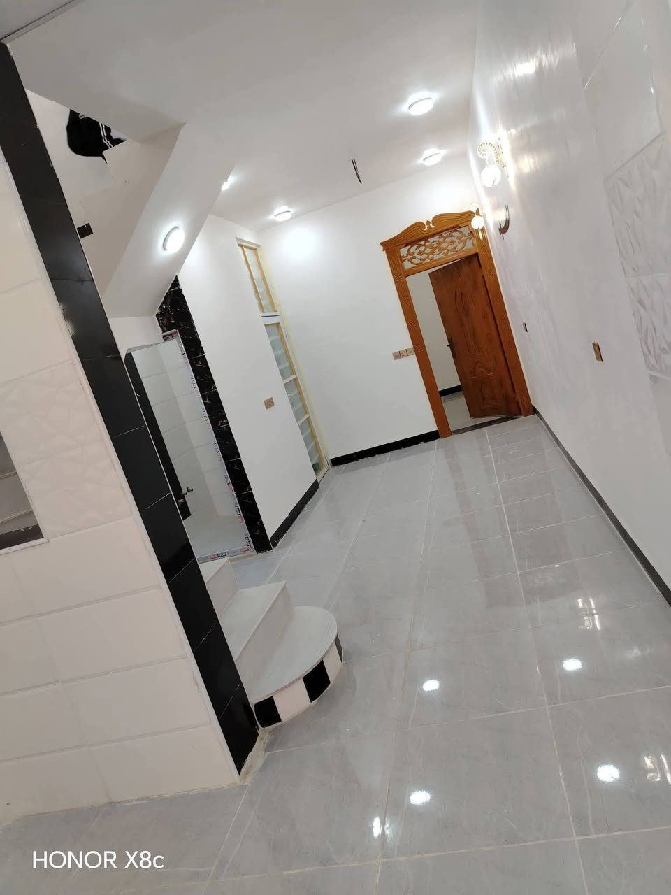 🏡دار للبيع🏡
المساحة: 50 متر مربع
✅ #طابو_زراعي_سند_25_أقرار_محكمه
السعر: 21 مليون  (مع المجال)
الموقع: النجف شارع الصب عمود 317 

مواصفات البناء:
غرفة/ صالة معزولة/مطبخ معزول/ صحيات خارجية مكشوفة
بناء مرتب (أساس + سقف كونكريت + طابوك)
أرضية بورسلين أبو الـ 60

الخدمات:#بعد_عن_سوق_100م
ماء كهرباء مدارس سوق تبليط مولد

للاستفسار والاتصال:
***********
