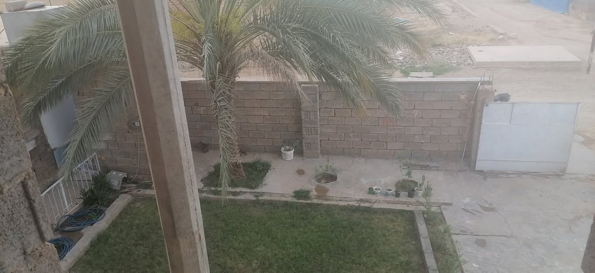 للبيع ... مستعجل
دار مساحة 400 متر
طابقين 
الطابق الأول جاهز سيراميك ارضيه وجدران
الطابق الثاني مسقف غير كامل من ابياض و ارضيه
ديوان كبير 
هول 
صحيات داخلية  منفصلة
صحيات خارجية سيراميك
مطبخ
حولي 
كراج كبير 
ترك خلف الدار واحد متر ونص
ترك جانب الدار واحد متر
الدار مسجل في البلدية 
العنوان / بروانه - حي الشرطة
السعر / 70 مليون ويرهم نظام القسط حسب الاتفاق
للاستفسار : مراجعة المكتب او الاتصال على الارقام التالية ...
***********
***********
بإدارة : ابو مريــــــــــــــم
🌹🌹🌹🌹🌹🌹🌹🌹🌹🌹
