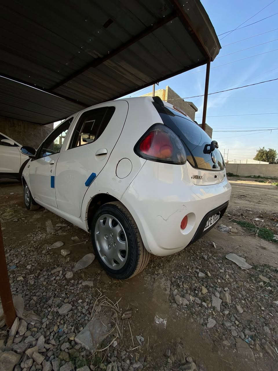 السلام عليكم بانده موديل١٣ رقم نكليزي كير محرك بحاله جيده تبريد تدفئ  سياره ضراره دوسات صبغ وباب السايق وجملغ اليسر عنوان.مصفه الدوره سعر ٥٠ وبيه مجال الهاتف ***********
