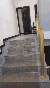 السلام عليكم شقة للايجار كراده داخل قرب تقاطع سبع اقصور طابق رابع تحتوي على صاله وغرفه ومطبخ وحمام وغرفه منام الشقه جديده ايجارها 450 ألف عرض ممتاز للاستفسار واتساب ***********
